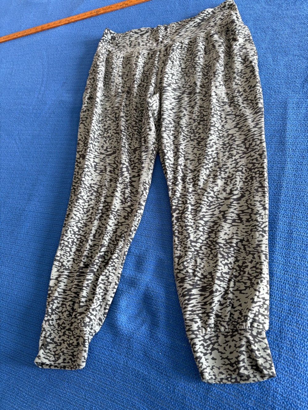 Athleta Green Black Printed Jogger Pants